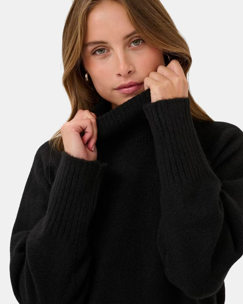 Pull col roulé côtelé black deep